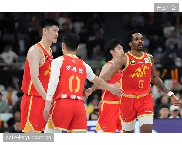 广厦队临场调整防守策略，成功遏制张宁进攻潮涉险过关。